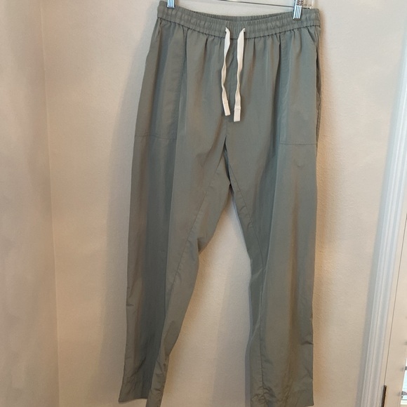 Sweaty Betty and Halle Berry Maia Woven Jogger - Picture 3 of 6